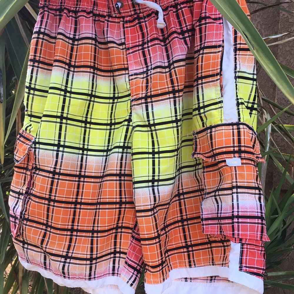 B Split shorts